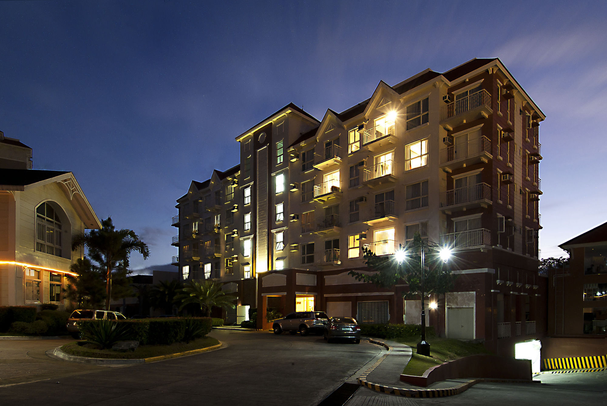 Bellini Suites At Presidio, Lakefront Muntinlupa City Bagian luar foto